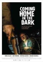 在黑暗中回家 Coming Home in the Dark線上看